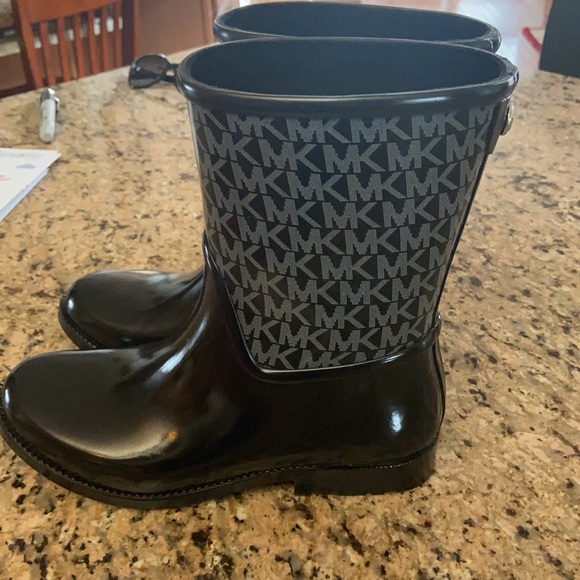 Michael Kors rain boots - Picture 3 of 10